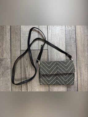 thirty-one Black and White Chevron Crossbody Bag